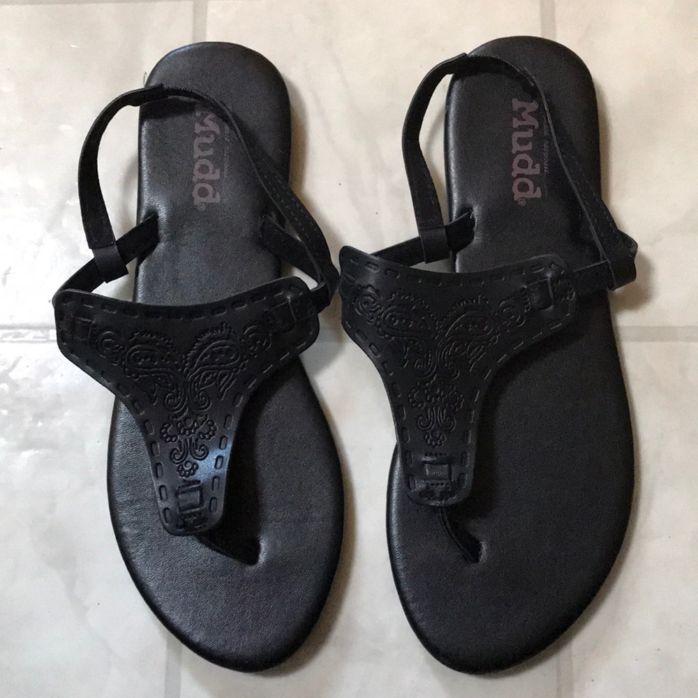 Mudd black thong sandals, size 7/8 M, NWOT